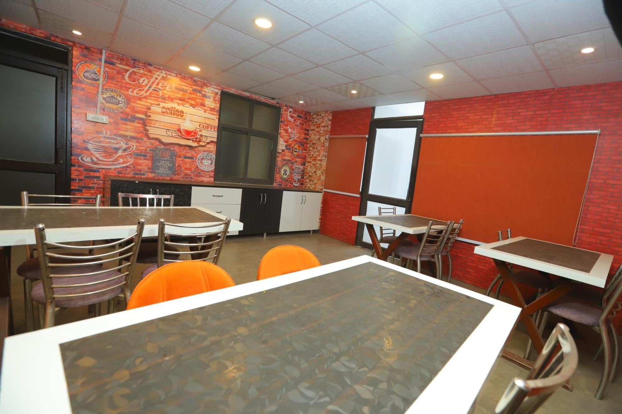 Hotel Almora Inn - Near By Delhi International Airport - With Free Airport Pickup And Drop Нью-Дели Экстерьер фото