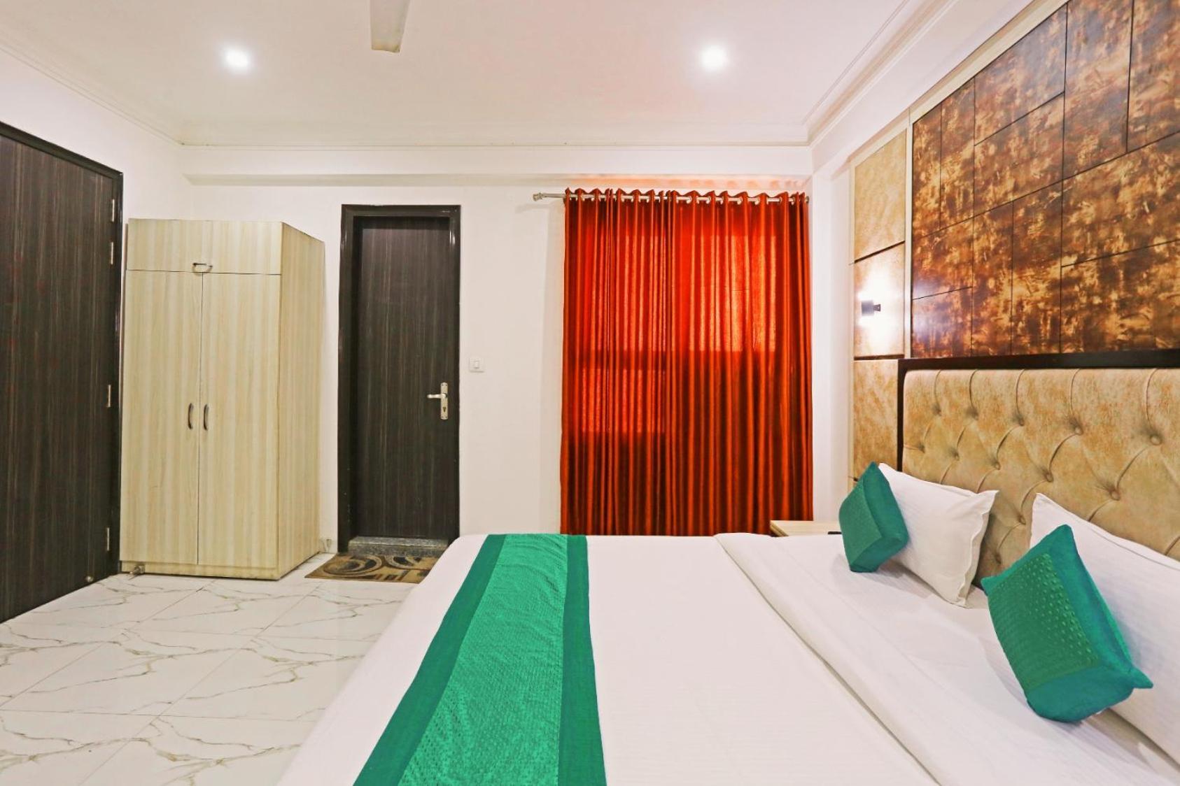 Hotel Almora Inn - Near By Delhi International Airport - With Free Airport Pickup And Drop Нью-Дели Экстерьер фото