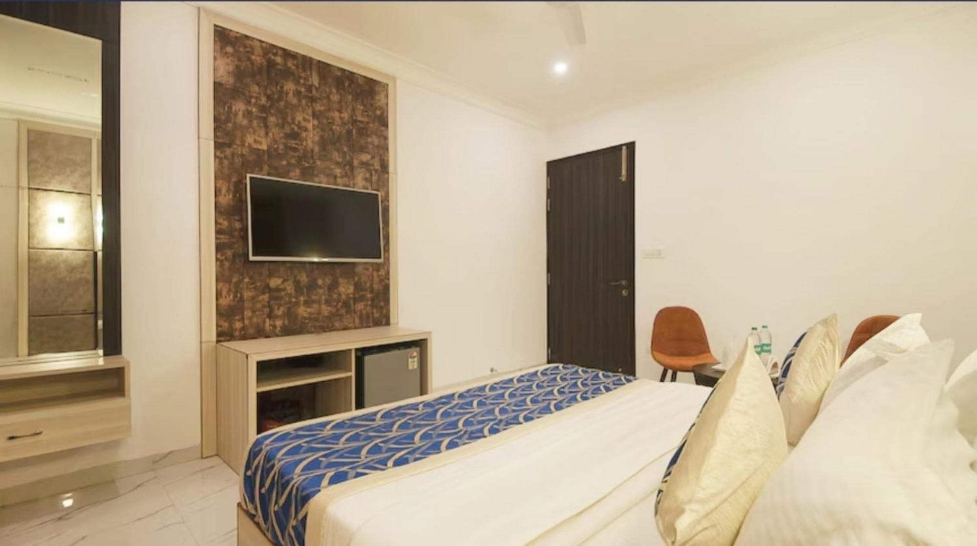 Hotel Almora Inn - Near By Delhi International Airport - With Free Airport Pickup And Drop Нью-Дели Экстерьер фото