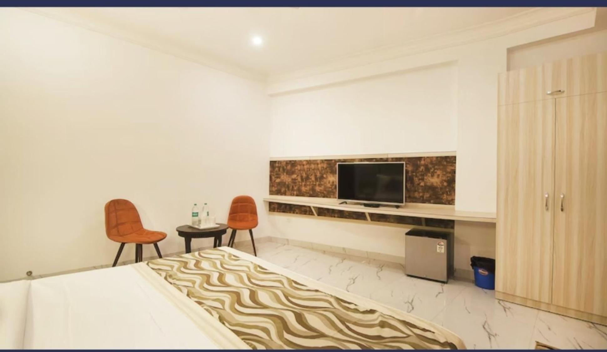 Hotel Almora Inn - Near By Delhi International Airport - With Free Airport Pickup And Drop Нью-Дели Экстерьер фото
