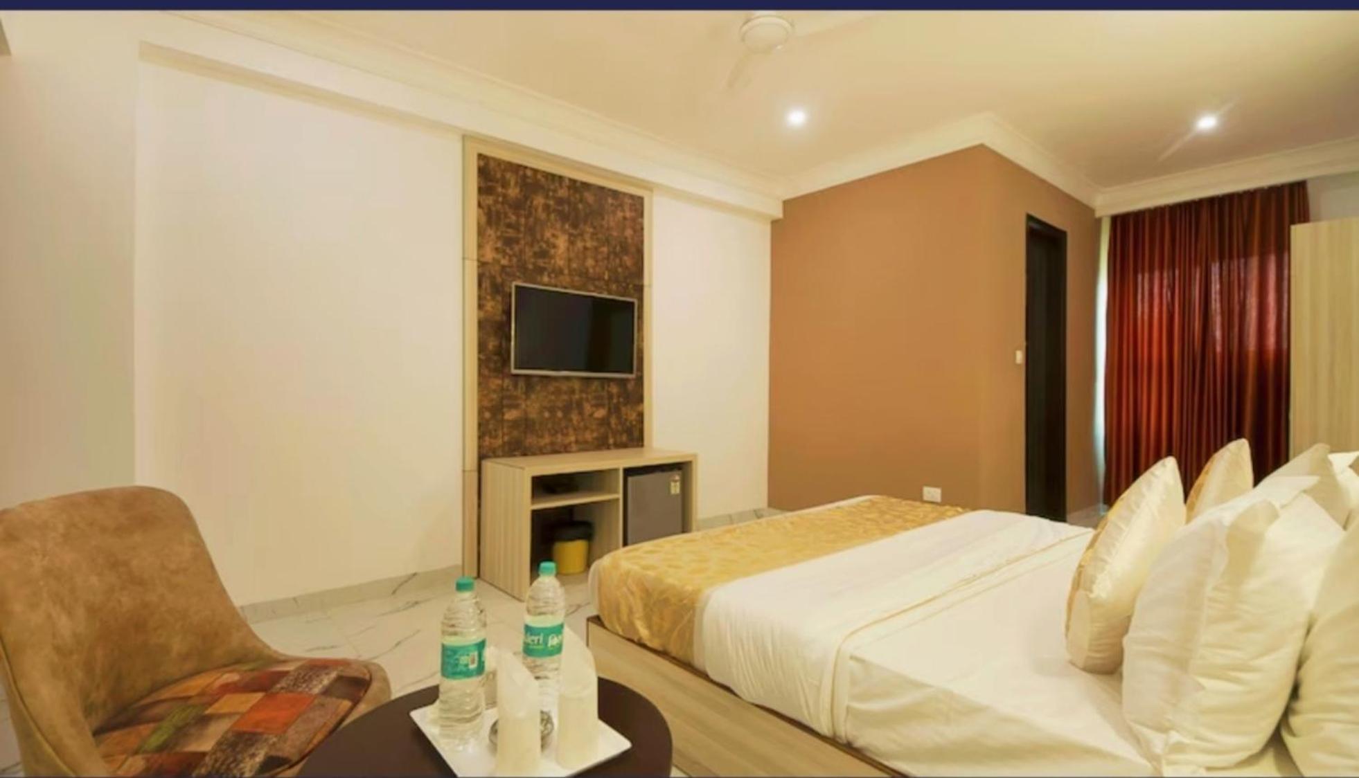 Hotel Almora Inn - Near By Delhi International Airport - With Free Airport Pickup And Drop Нью-Дели Экстерьер фото