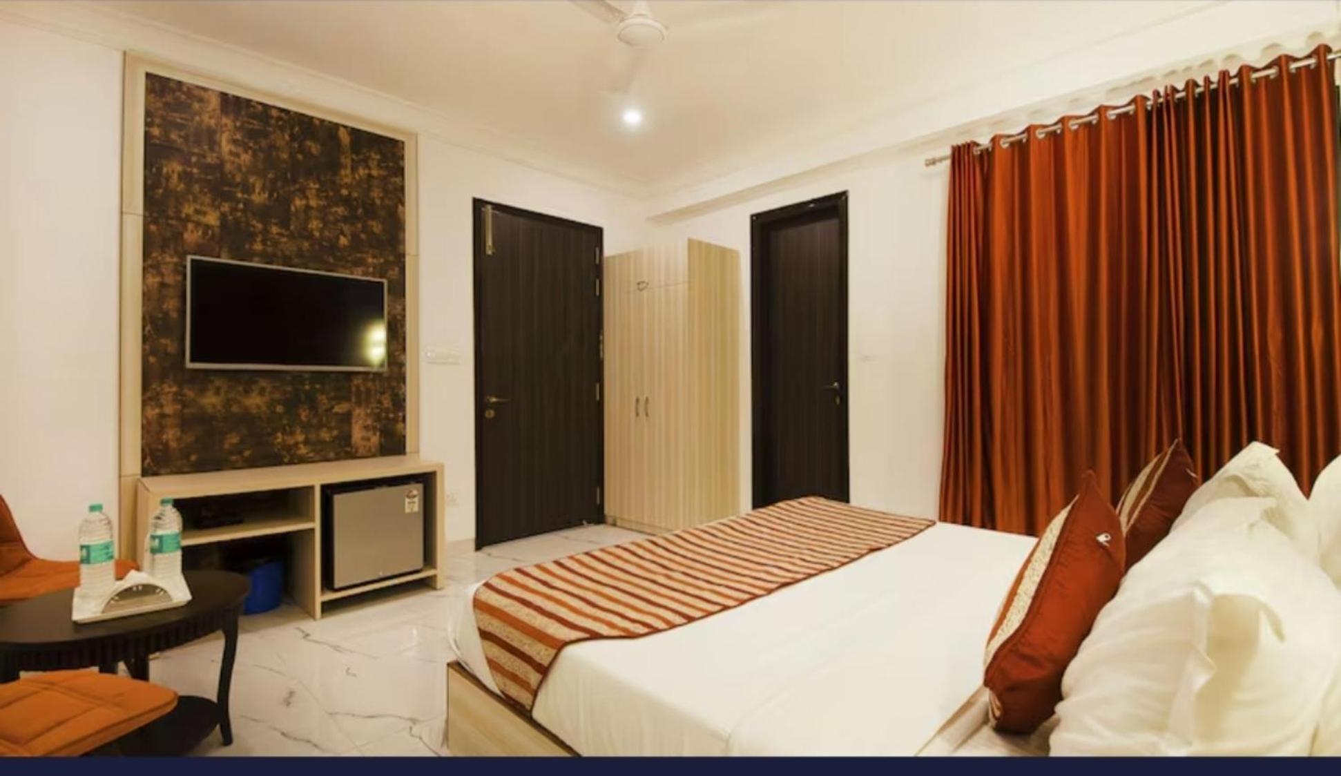 Hotel Almora Inn - Near By Delhi International Airport - With Free Airport Pickup And Drop Нью-Дели Экстерьер фото