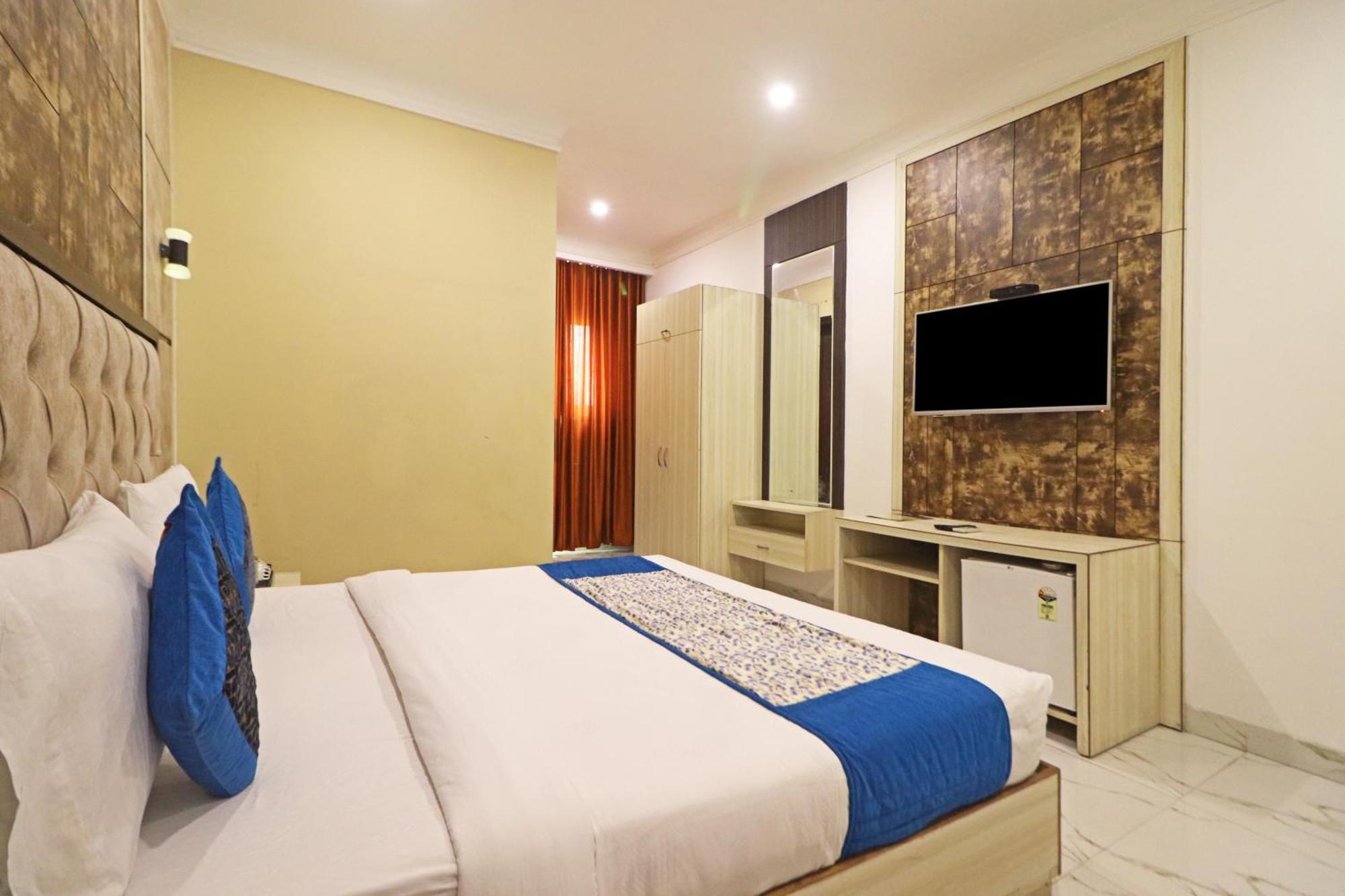 Hotel Almora Inn - Near By Delhi International Airport - With Free Airport Pickup And Drop Нью-Дели Экстерьер фото