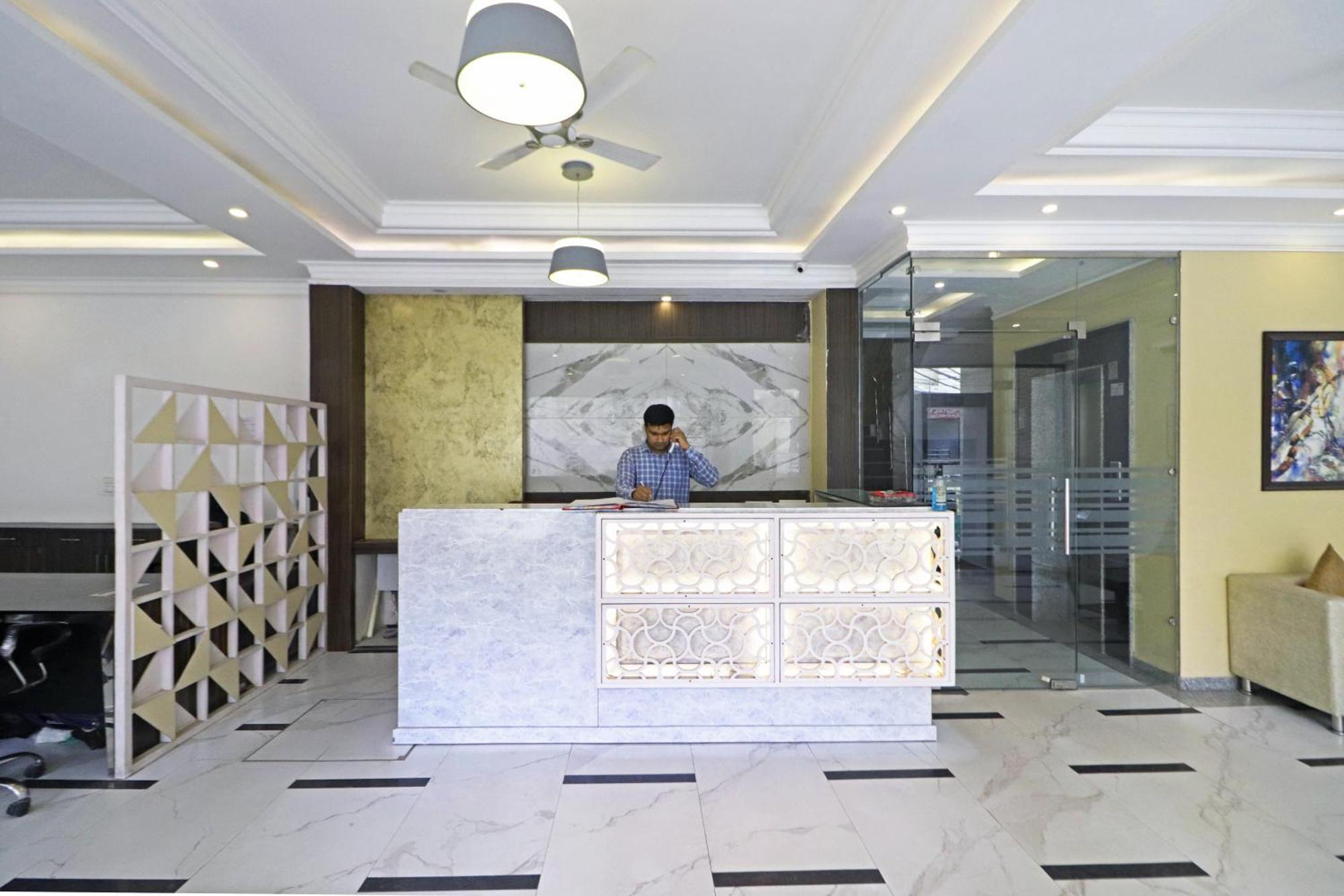 Hotel Almora Inn - Near By Delhi International Airport - With Free Airport Pickup And Drop Нью-Дели Экстерьер фото
