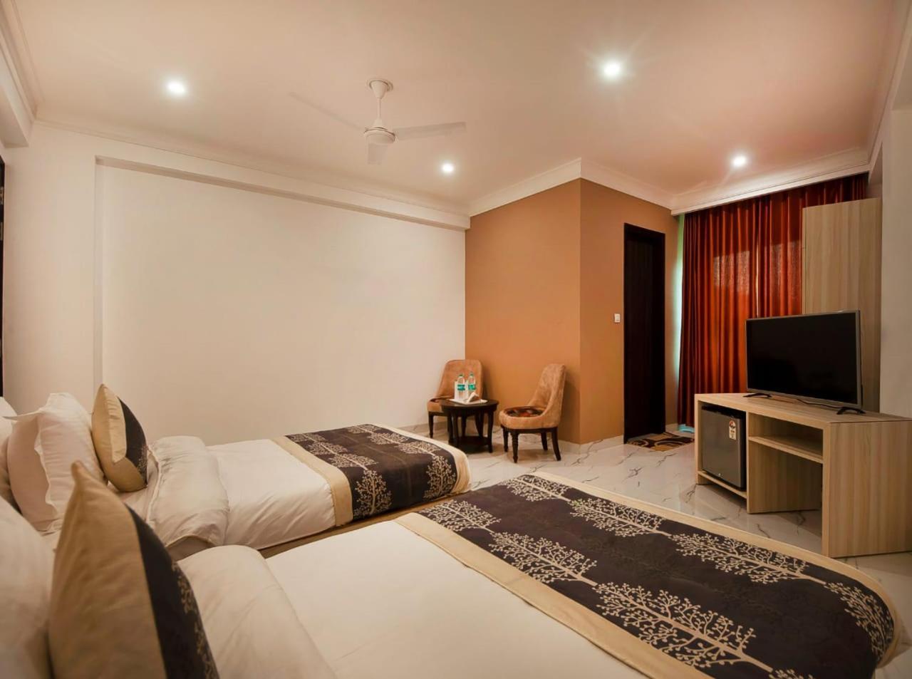 Hotel Almora Inn - Near By Delhi International Airport - With Free Airport Pickup And Drop Нью-Дели Экстерьер фото