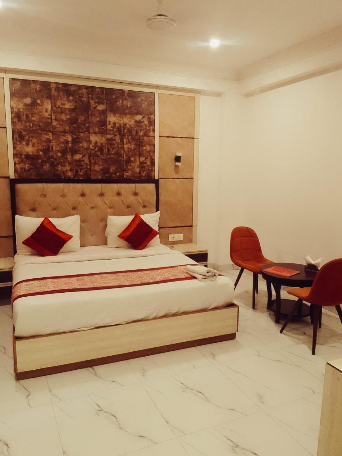 Hotel Almora Inn - Near By Delhi International Airport - With Free Airport Pickup And Drop Нью-Дели Экстерьер фото