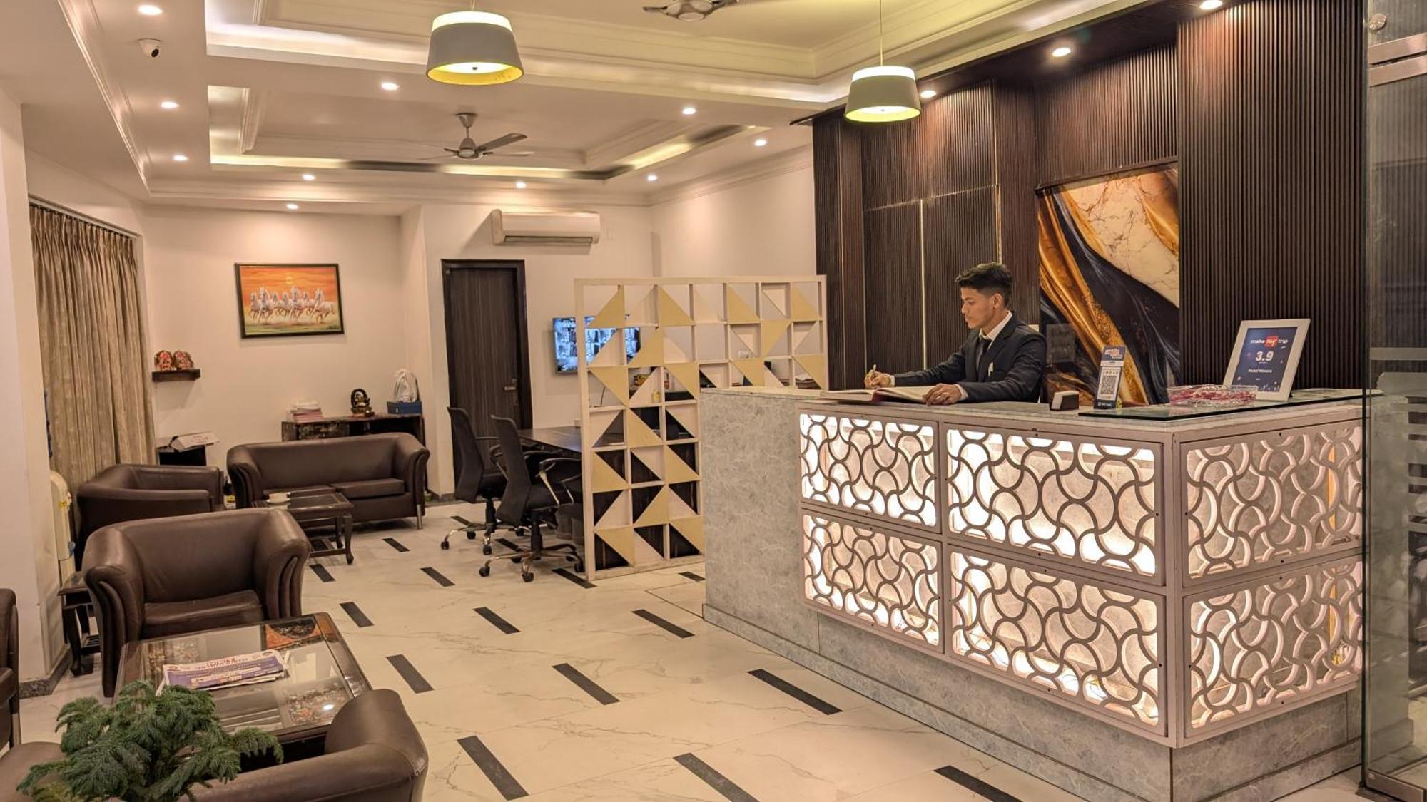 Hotel Almora Inn - Near By Delhi International Airport - With Free Airport Pickup And Drop Нью-Дели Экстерьер фото